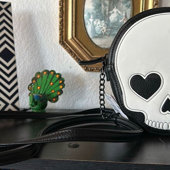 Claire’s Skull Candy White and Black Purse Long NWT - Picture 4 of 7